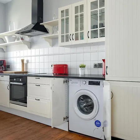 Bright Slupecka With Parking In By Renters