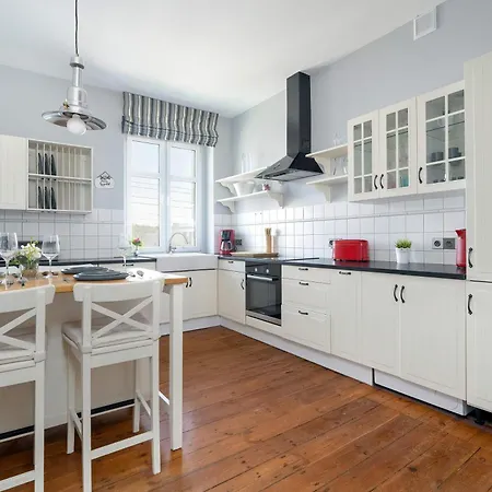 Bright Slupecka With Parking In By Renters * Posen