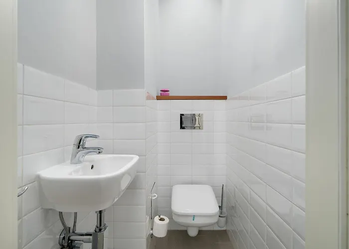 Bright Slupecka With Parking In By Renters Apartment *